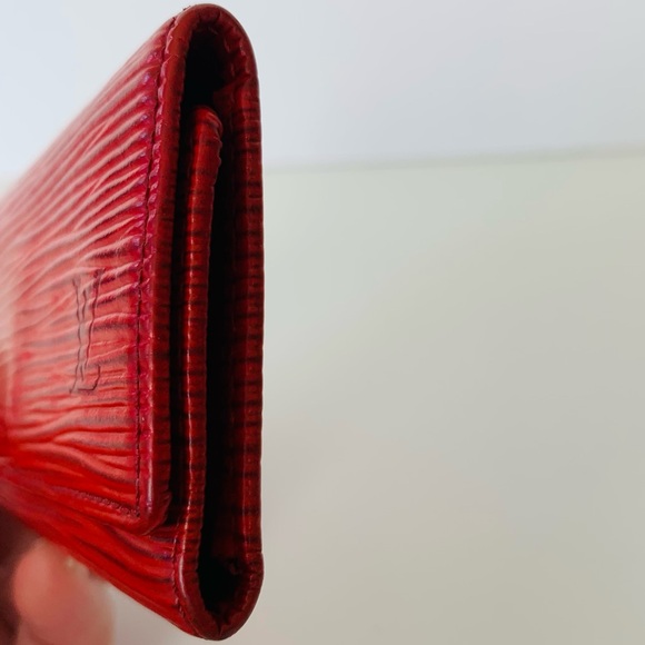 Louis Vuitton Epi Key Holder Red Authentic - Picture 9 of 17